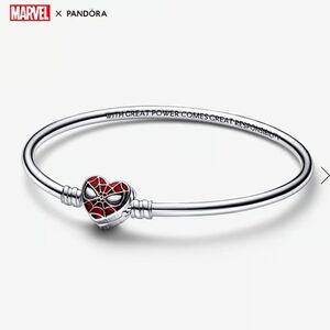 Pandora Moments Marvel Spider-Man Mask Clasp Bangle | 18 cm